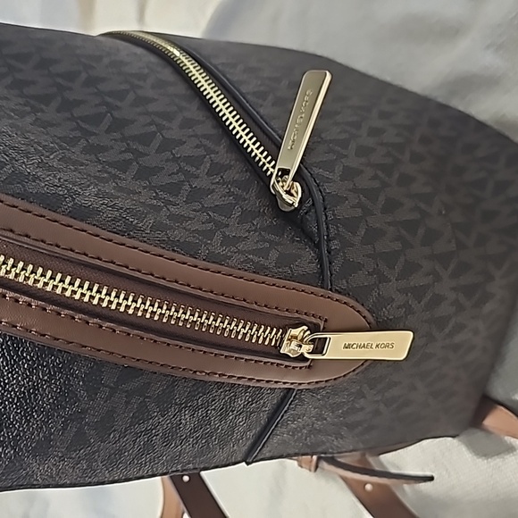 Michael Kors backpack - Picture 3 of 7